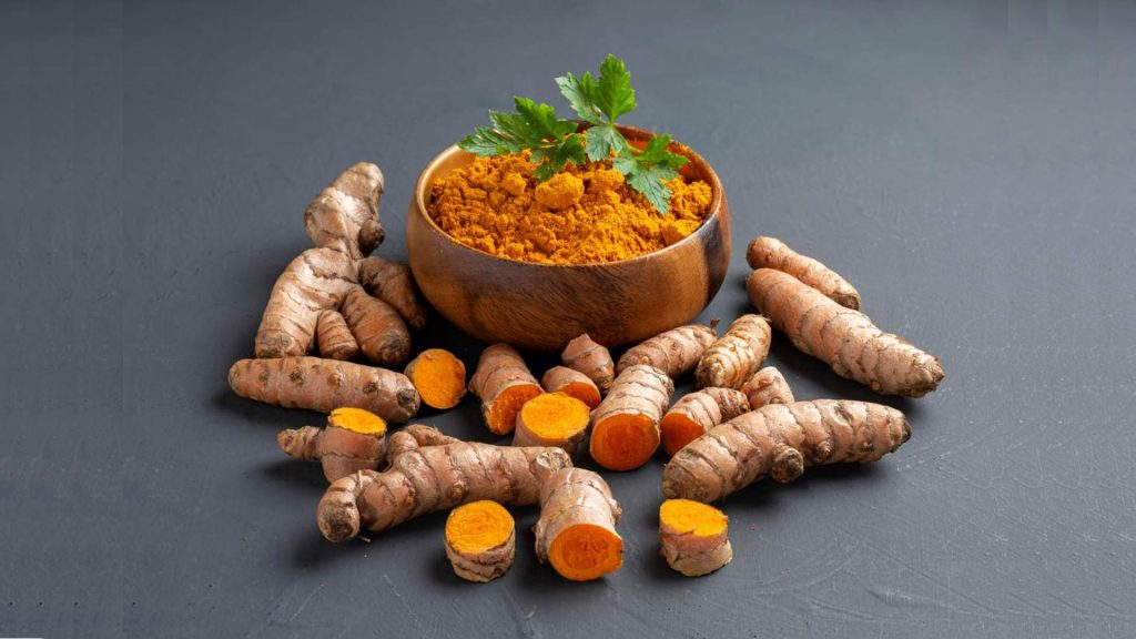 Curcuma polvere e radice